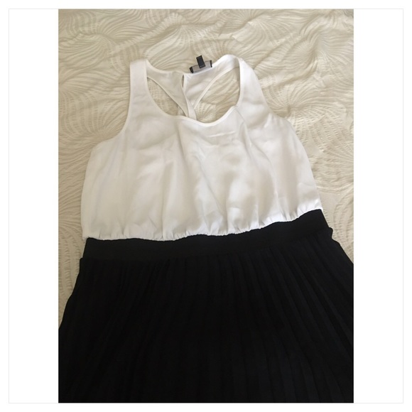 Banana Republic Colorblock Pleated Patio Dress - Picture 9 of 14
